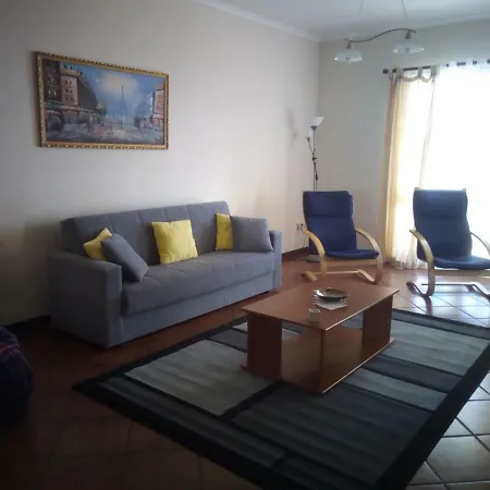 Sara Santa Cruz (Oeste)